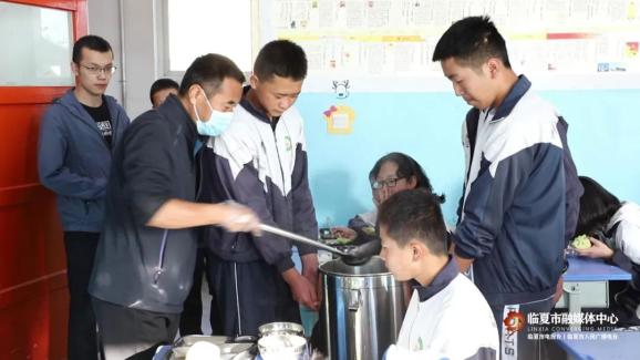 中小学营养餐食谱_中小学营养菜谱_小学营养餐就餐制度